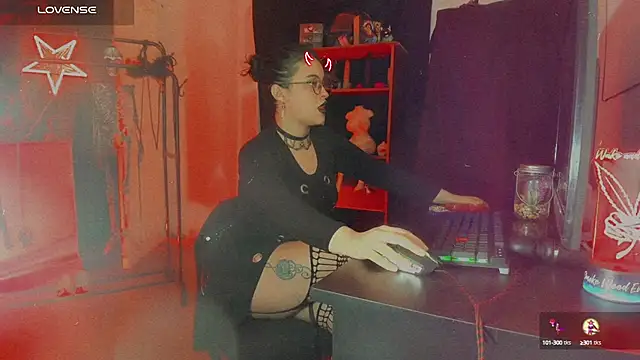 Snapshot of OnyxDiosaGotica chatting on October 12, 2025, 2:46 am OnyxDiosaGotica online show from October 12, 2025, 2:46 am