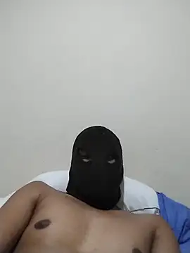 Snapshot of TwistedR chatting on November 24, 2025, 11:05 pm TwistedR online show from November 24, 2025, 11:05 pm