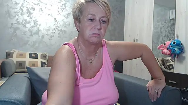 Snapshot of RosesandLillies chatting on October 10, 2025, 3:02 pm RosesandLillies online show from October 10, 2025, 3:02 pm