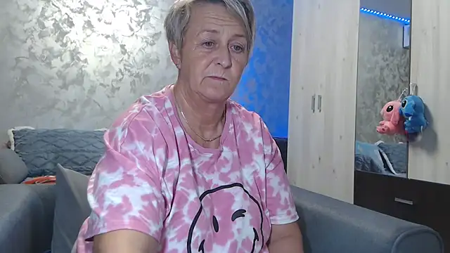 RosesandLillies online show from November 29, 2025, 5:46 pm