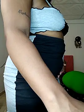 Snapshot of victoria_roussee chatting on October 26, 2025, 9:15 pm victoria roussee online show from October 26, 2025, 9:15 pm