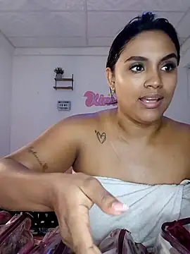 Snapshot of victoria_roussee chatting on December 14, 2025, 4:40 am victoria roussee online show from December 14, 2025, 4:40 am