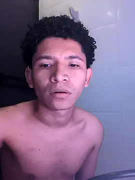 Snapshot of Magno_03 chatting on October 23, 2025, 7:12 pm Magno 03 online show from October 23, 2025, 7:12 pm