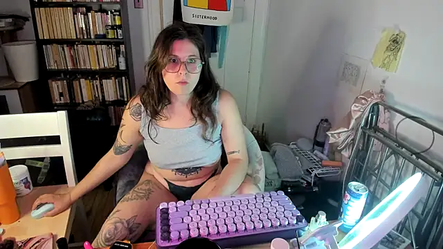 Snapshot of Rosiee69_ chatting on November 3, 2025, 9:18 pm Rosiee69  online show from November 3, 2025, 9:18 pm