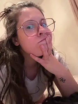 Snapshot of Rosiee69_ chatting on March 2, 2025, 6:37 am Rosiee69  online show from March 2, 2025, 6:37 am