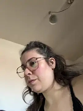 Snapshot of Rosiee69_ chatting on March 18, 2025, 4:39 pm Rosiee69  online show from March 18, 2025, 4:39 pm