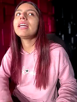 Snapshot of Emily-teen chatting on December 15, 2025, 8:03 pm Emily-teen online show from December 15, 2025, 8:03 pm