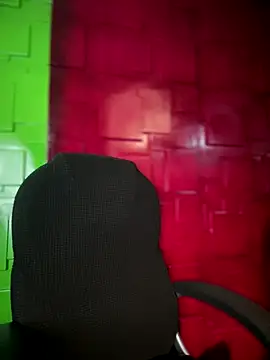 Snapshot of Emily-teen chatting on December 13, 2025, 8:04 pm Emily-teen online show from December 13, 2025, 8:04 pm