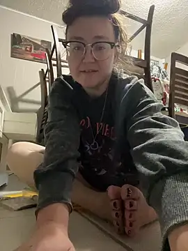 Snapshot of HTXBELLE chatting on December 19, 2025, 1:35 pm HTXBELLE online show from December 19, 2025, 1:35 pm