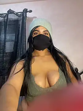 Snapshot of Louli_ta chatting on February 8, 2026, 8:06 pm Louli ta online show from February 8, 2026, 8:06 pm