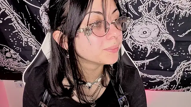 Snapshot of Guxplo_ chatting on September 27, 2025, 1:28 pm Guxplo online show from September 27, 2025, 1:28 pm