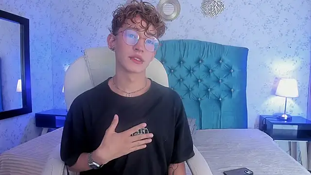 iiangel  online show from November 12, 2025, 4:38 am