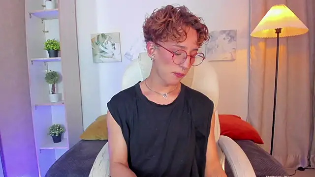 iiangel  online show from December 4, 2025, 3:16 am