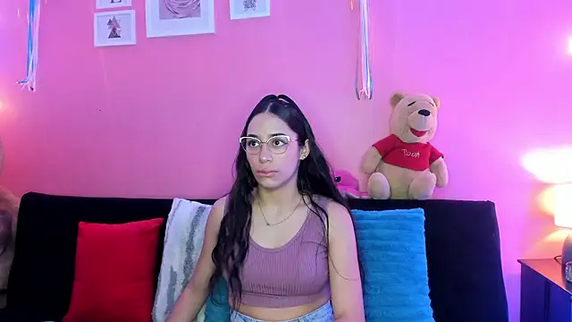 Snapshot of TANIA_06 chatting on October 19, 2025, 8:22 pm TANIA 06 online show from October 19, 2025, 8:22 pm