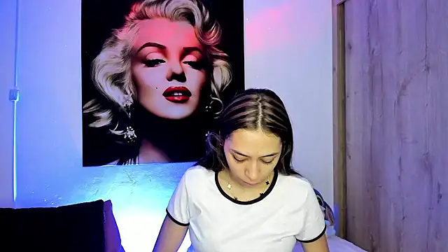 Snapshot of TANIA_06 chatting on December 3, 2025, 1:10 pm TANIA 06 online show from December 3, 2025, 1:10 pm