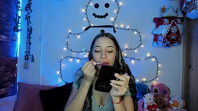 Snapshot of TANIA_06 chatting on December 21, 2025, 1:35 pm TANIA 06 online show from December 21, 2025, 1:35 pm