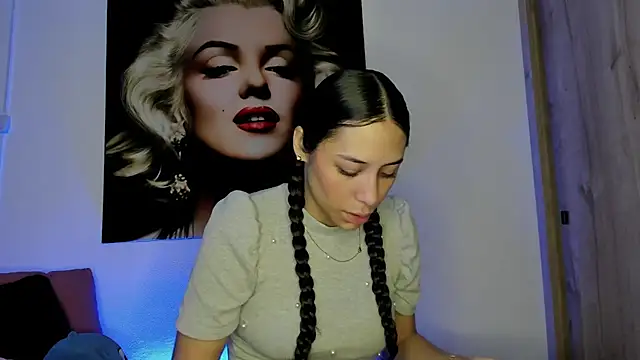 Snapshot of TANIA_06 chatting on October 25, 2025, 1:23 pm TANIA 06 online show from October 25, 2025, 1:23 pm