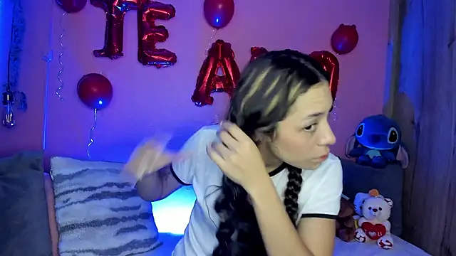 Snapshot of TANIA_06 chatting on February 23, 2026, 1:12 pm TANIA 06 online show from February 23, 2026, 1:12 pm