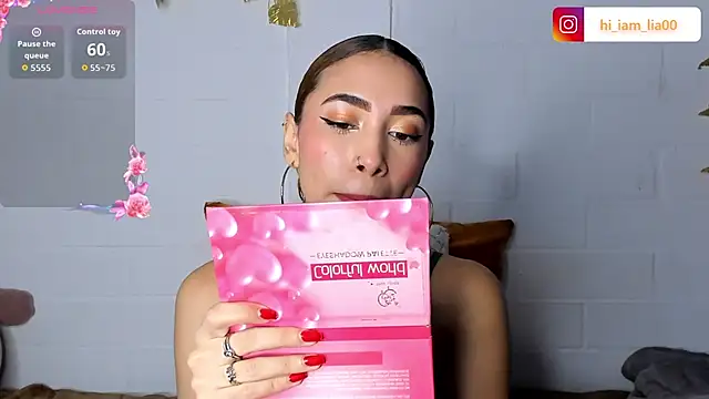 Snapshot of LiaHansson chatting on November 13, 2025, 7:18 pm LiaHansson online show from November 13, 2025, 7:18 pm