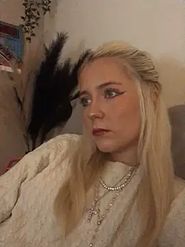 Snapshot of Blondie_Sofia_Essexbabe chatting on October 24, 2025, 11:15 pm Blondie Sofia Essexbabe online show from October 24, 2025, 11:15 pm