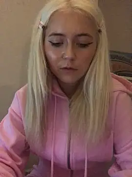 Snapshot of Blondie_Sofia_Essexbabe chatting on November 4, 2025, 12:14 am Blondie Sofia Essexbabe online show from November 4, 2025, 12:14 am