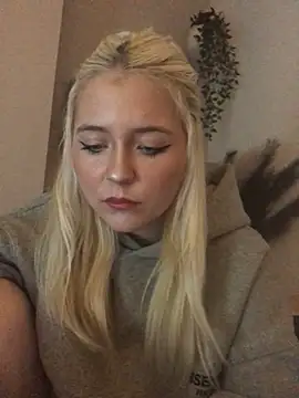 Snapshot of Blondie_Sofia_Essexbabe chatting on October 20, 2025, 9:48 pm Blondie Sofia Essexbabe online show from October 20, 2025, 9:48 pm