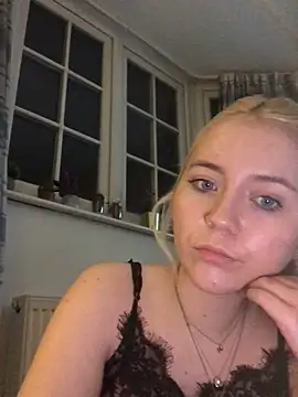 Snapshot of Blondie_Sofia_Essexbabe chatting on March 13, 2025, 12:37 am Blondie Sofia Essexbabe online show from March 13, 2025, 12:37 am