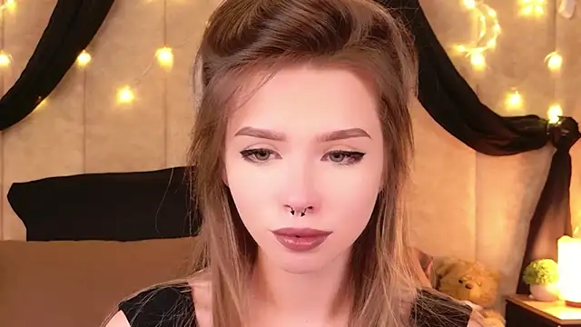 Sierra Fane online show from December 19, 2025, 11:56 am