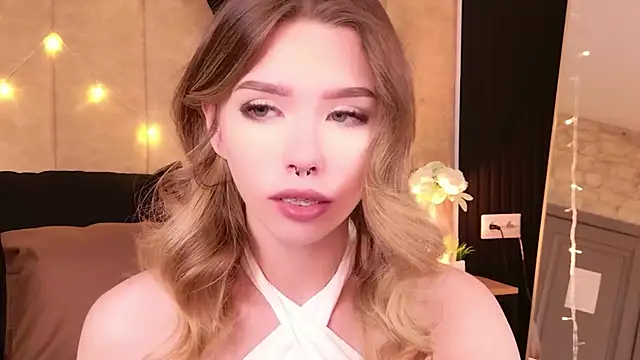 Snapshot of Sierra_Fane chatting on December 5, 2025, 10:36 am Sierra Fane online show from December 5, 2025, 10:36 am