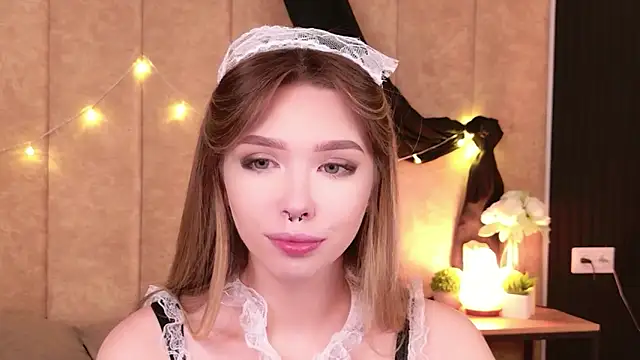 Snapshot of Sierra_Fane chatting on November 23, 2025, 10:47 am Sierra Fane online show from November 23, 2025, 10:47 am