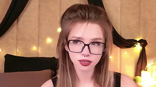 Snapshot of Sierra_Fane chatting on December 14, 2025, 11:05 am Sierra Fane online show from December 14, 2025, 11:05 am