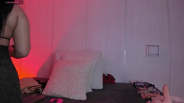 sasha riverss online show from November 27, 2025, 7:25 pm