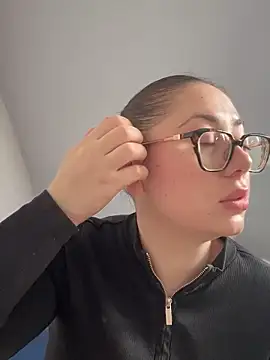 May Alisa online show from November 4, 2025, 10:08 am