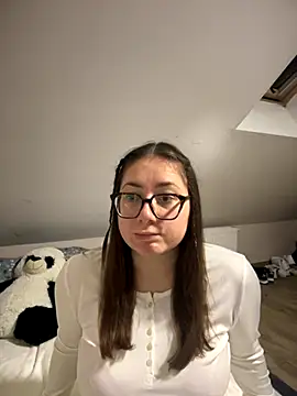 May Alisa online show from October 10, 2025, 5:14 pm