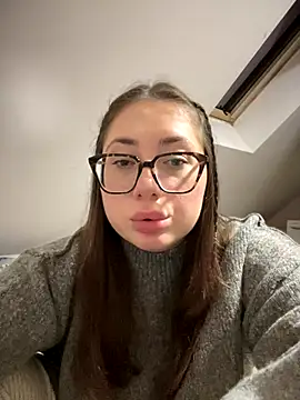 May Alisa online show from October 8, 2025, 7:03 pm