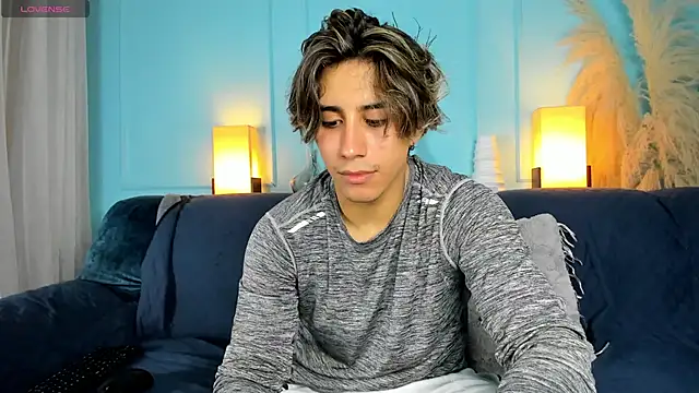 Snapshot of Allex_Cano chatting on September 13, 2025, 1:33 pm Allex Cano online show from September 13, 2025, 1:33 pm