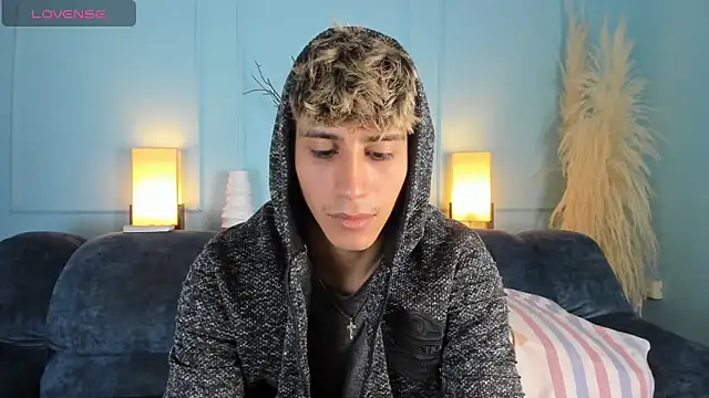 Snapshot of Allex_Cano chatting on March 4, 2025, 3:44 am Allex Cano online show from March 4, 2025, 3:44 am