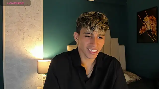 Snapshot of Allex_Cano chatting on March 3, 2025, 3:16 am Allex Cano online show from March 3, 2025, 3:16 am