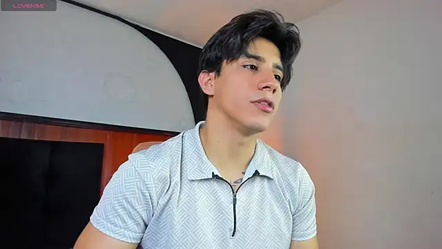 Allex Cano online show from February 22, 2026, 8:32 pm