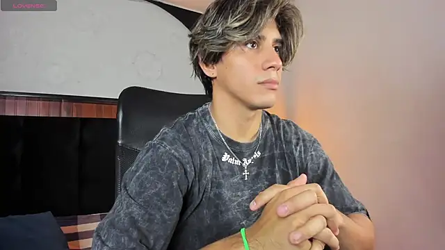Snapshot of Allex_Cano chatting on September 12, 2025, 7:35 pm Allex Cano online show from September 12, 2025, 7:35 pm
