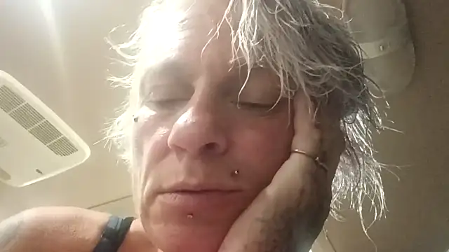 MfMwTrinity online show from November 20, 2025, 3:18 am