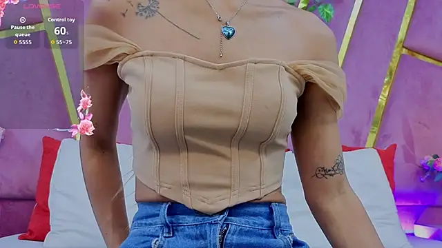 Snapshot of EmmyCortez chatting on December 4, 2025, 11:53 am EmmyCortez online show from December 4, 2025, 11:53 am