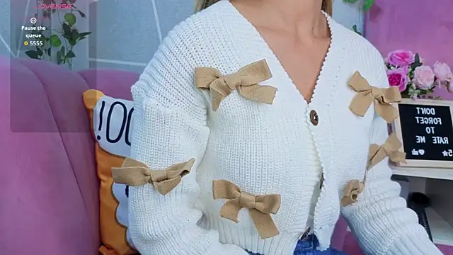 Snapshot of EmmyCortez chatting on October 10, 2025, 11:44 am EmmyCortez online show from October 10, 2025, 11:44 am