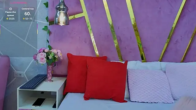 Snapshot of EmmyCortez chatting on November 4, 2025, 11:47 am EmmyCortez online show from November 4, 2025, 11:47 am