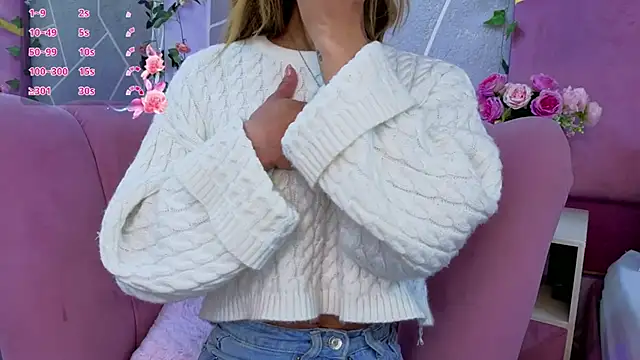 Snapshot of EmmyCortez chatting on November 17, 2025, 12:42 pm EmmyCortez online show from November 17, 2025, 12:42 pm