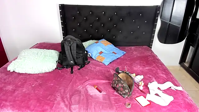 Babylatinhot11 online show from October 18, 2025, 1:57 pm