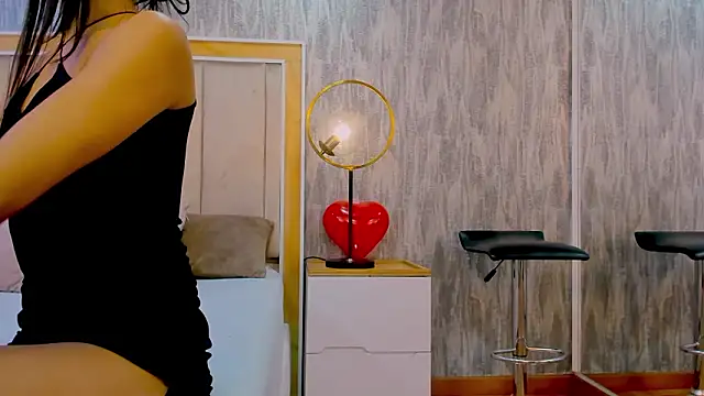 NahomyCarther online show from March 10, 2026, 1:26 pm