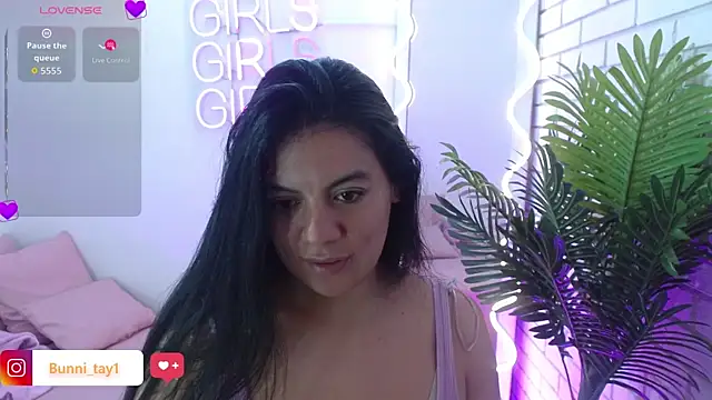 Snapshot of Coraline_tay chatting on October 19, 2025, 11:46 am Coraline tay online show from October 19, 2025, 11:46 am