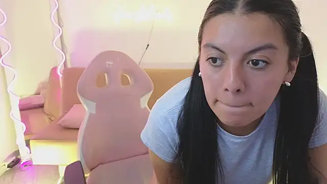 Snapshot of Coraline_tay chatting on February 27, 2025, 10:01 am Coraline tay online show from February 27, 2025, 10:01 am