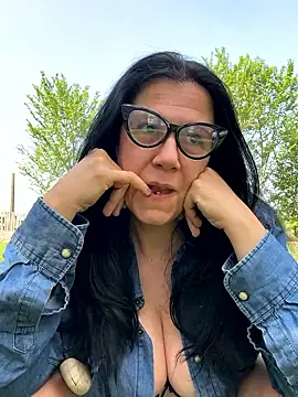 LadydeSade online show from April 17, 2026, 12:52 pm